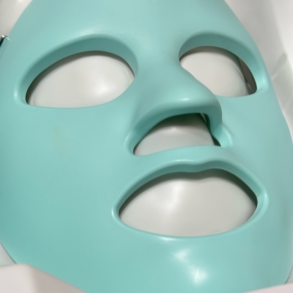qure Other Qure Qrejuvalight Pro Led Face Mask In Box Poshmark